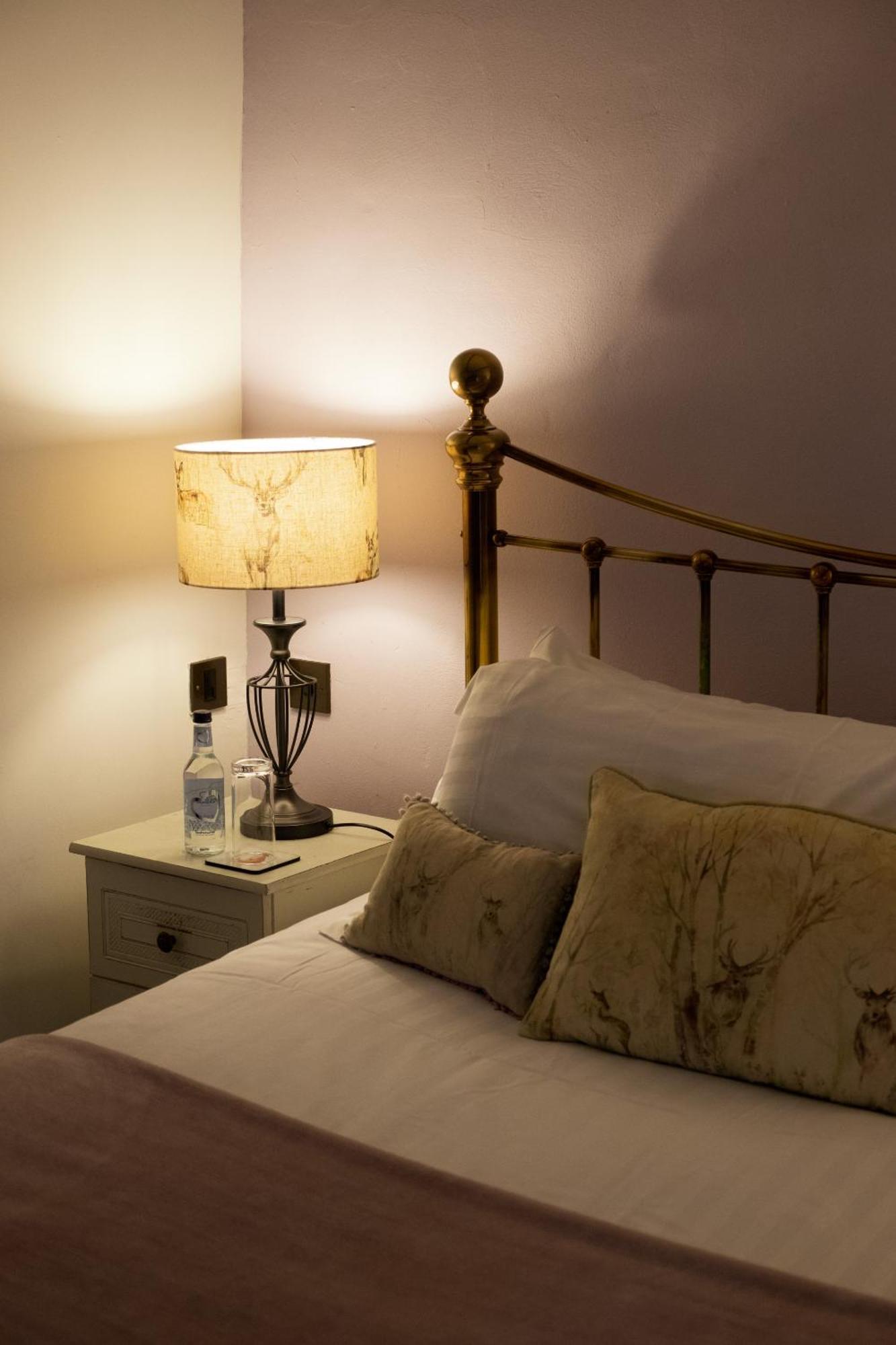 Kings Arms Hotel Абергавенни Номер фото